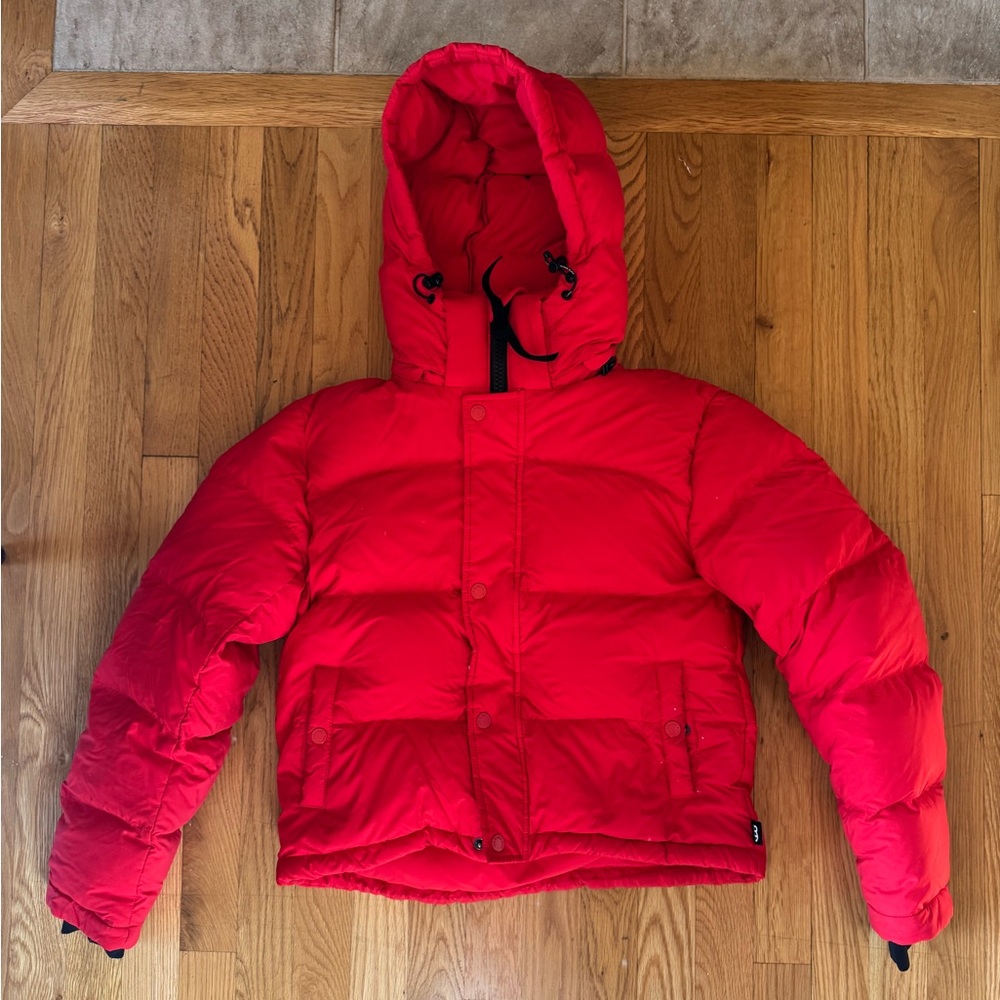 Aritzia Super Puff Shorty Catalina Red XXS